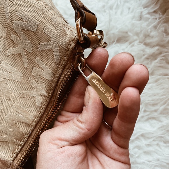 Michael Kors crossbody purse - Picture 5 of 7